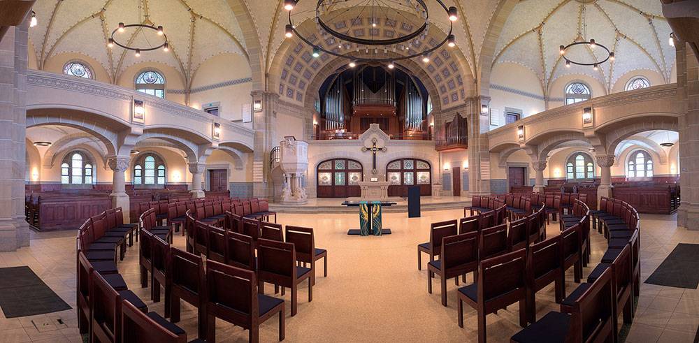 Der menschenleere Innenraum der Peterskirche