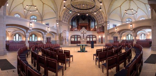 Der menschenleere Innenraum der Peterskirche